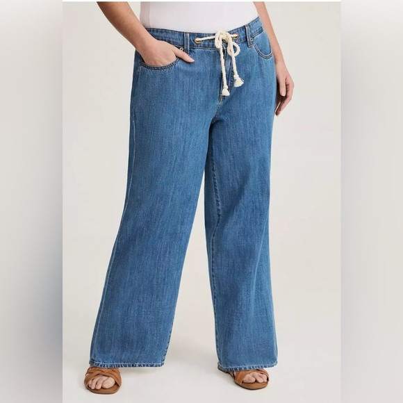 torrid Denim - Torrid Mid-Rise Wide Leg Drapey blue Jeans size 16